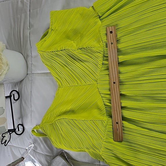 Torrid Maxi Sleeveless V-Neck Adjustable Spaghetti Straps Neon Green Dress. - Picture 10 of 16